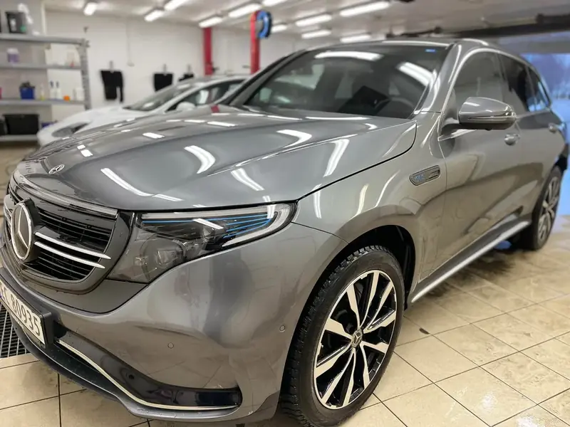 Grå Mercedes EQC etter bilpleie hos Snippen i Bodø